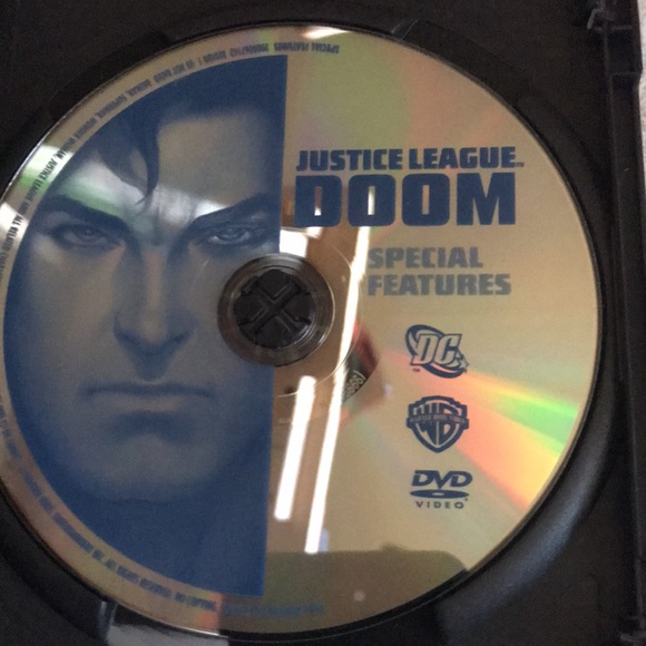 DC Universe animated DVD bundle - Picture 10 of 11